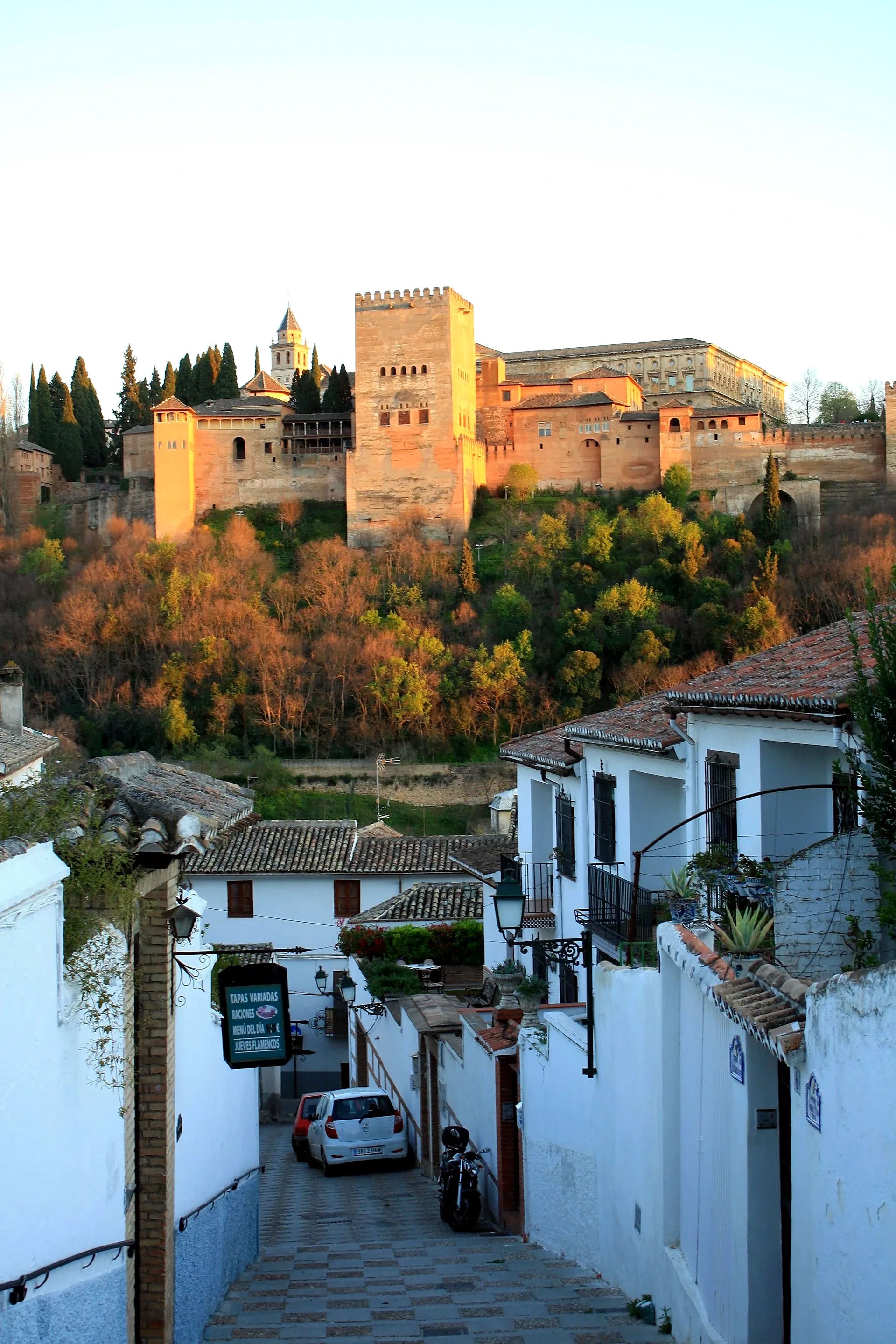 Real alcazar seville what it offers battlements - Alcazar vs Cathedral