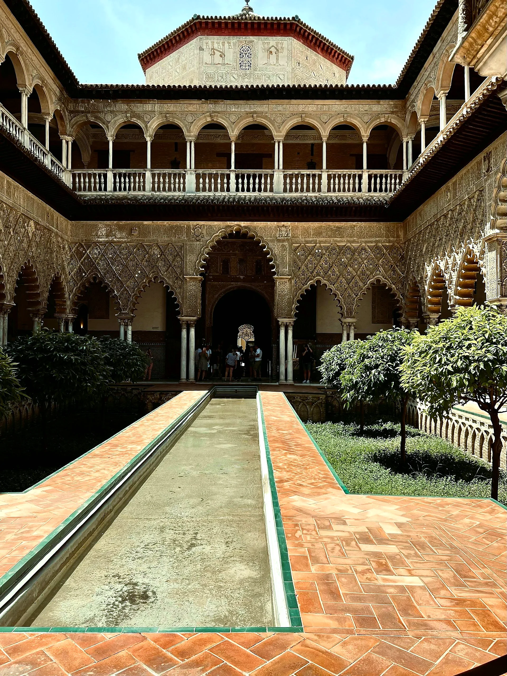 Best photography positions alcazar seville patio doncellas