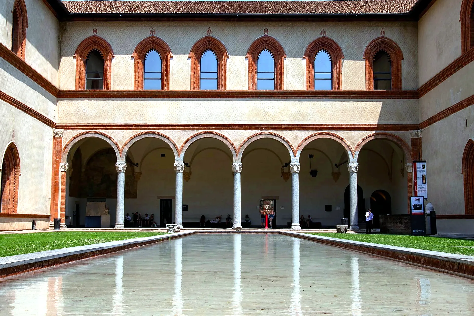 Real Alcazar free entry rules Seville Monday colonnade - free entry at the Real Alcazar