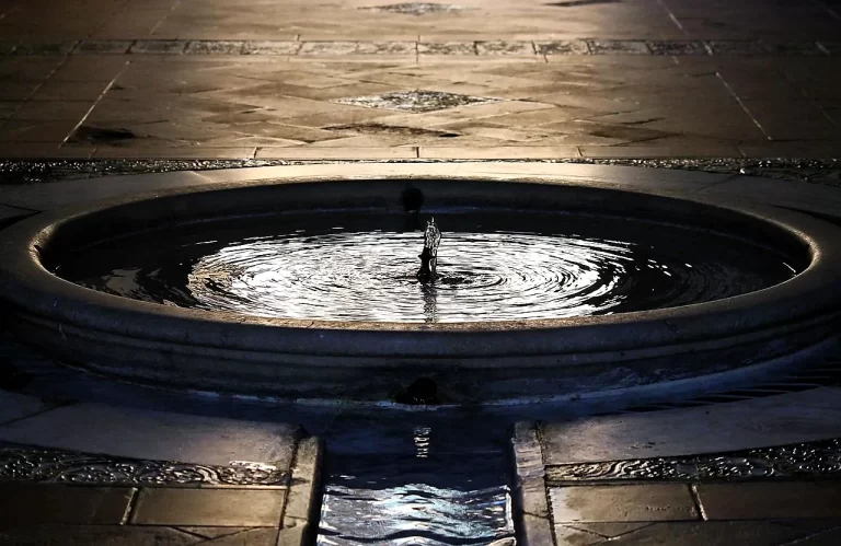 Free Entry at the Real Alcazar: The Rules and Whether the Queue Is Worth It