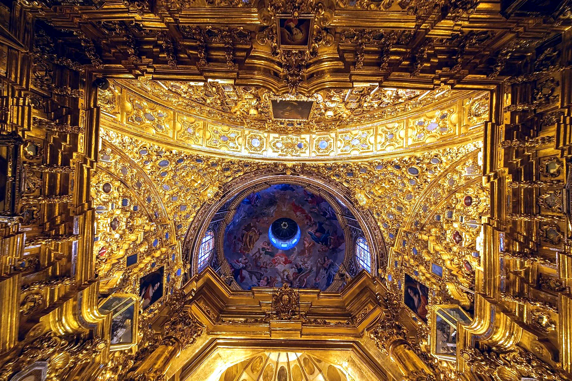 Alcazar guided tour vs self guided seville salon embajadores - Alcazar guided tour vs