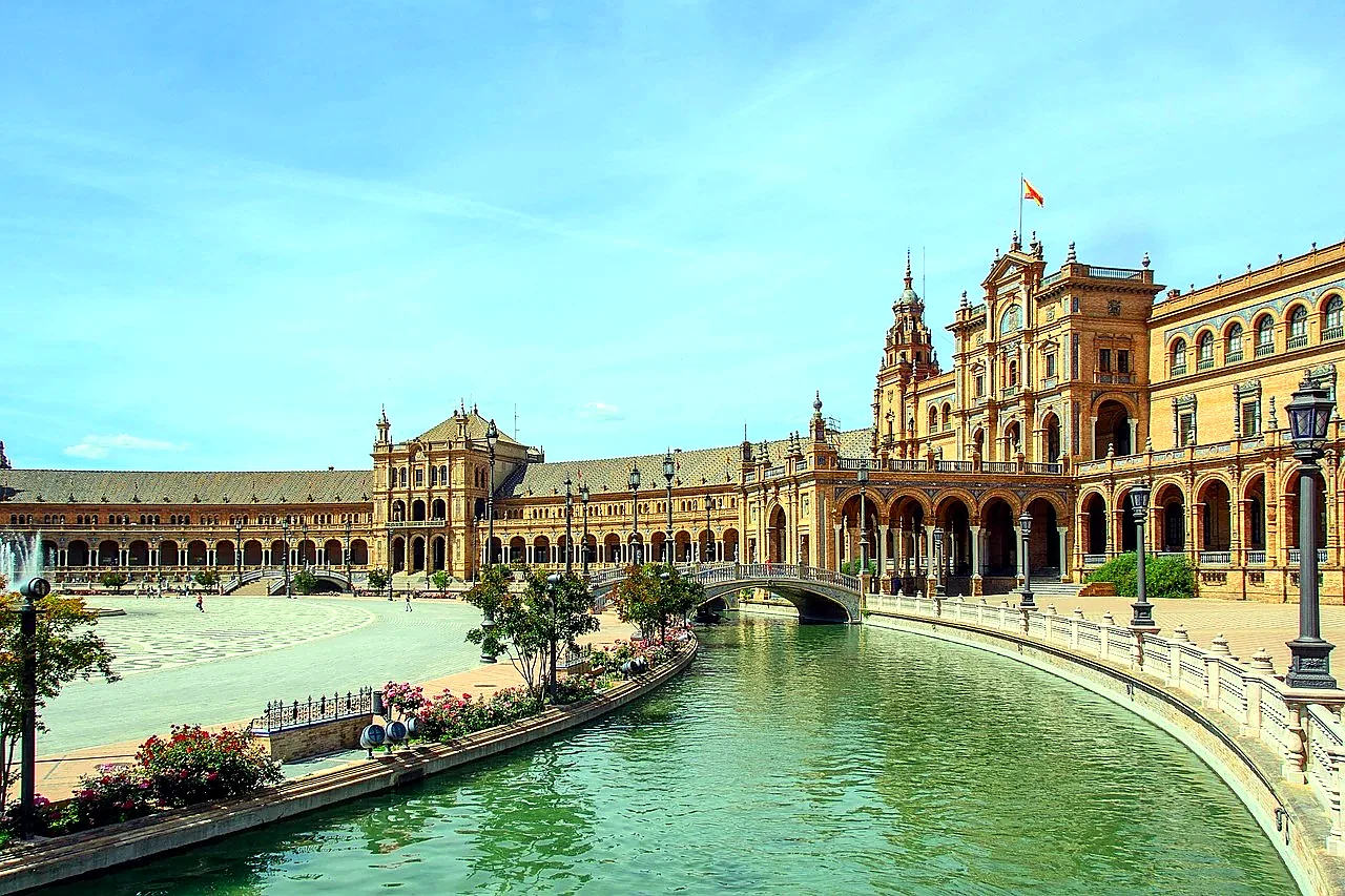 Real Alcazar guided tour seville underground baths