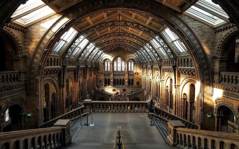 Alcazar Audio Guide vs Guided Tour: Which One Actually Shows You More