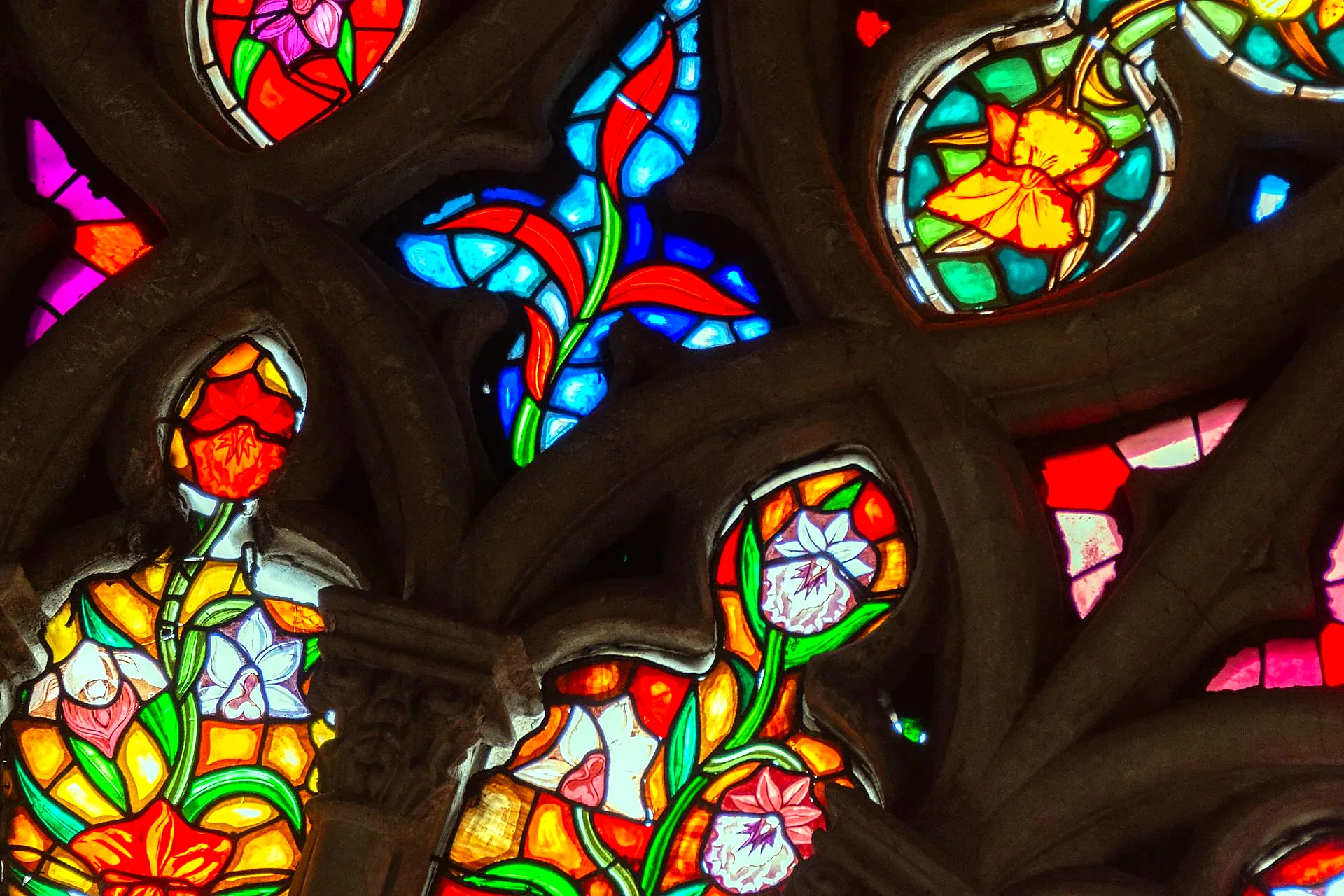 Stained glass windows above the Capilla Mayor in Seville Cathedral - Seville Cathedral architecture