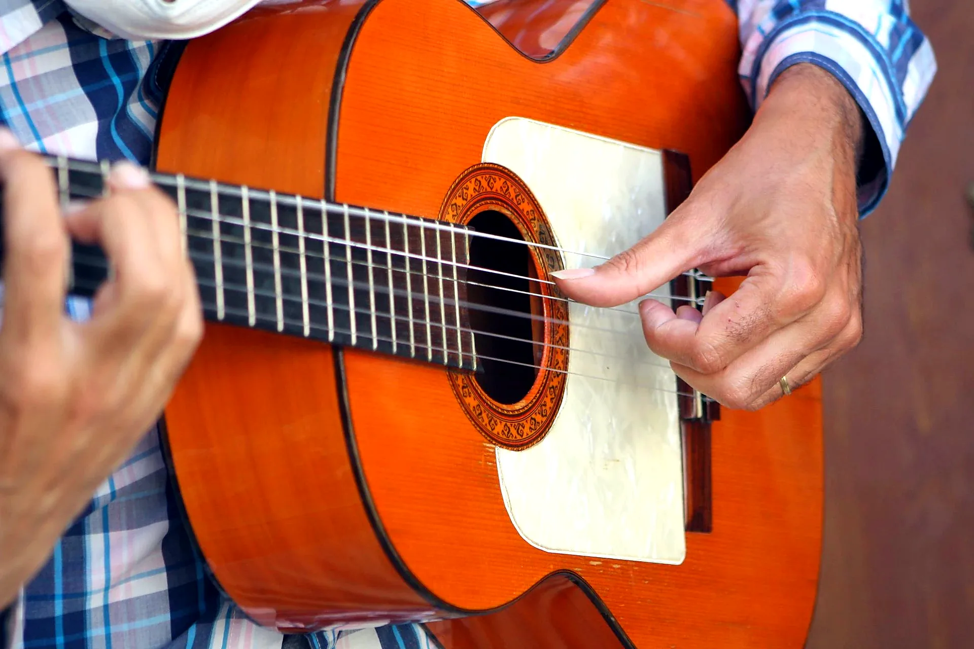 Flamenco guitarist Seville tablao show - flamenco shows in Seville