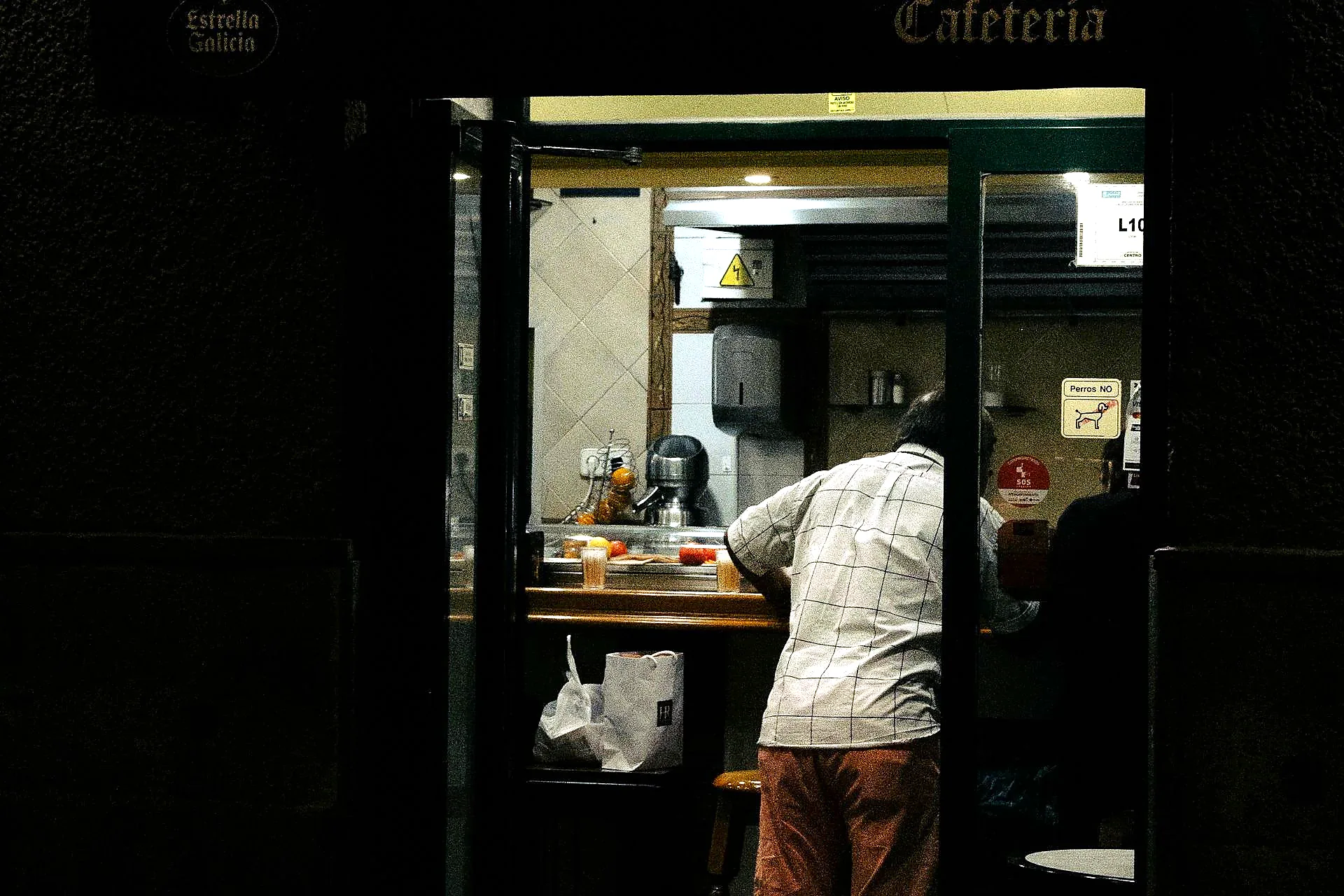 Late night tapas Seville four stops route Triana