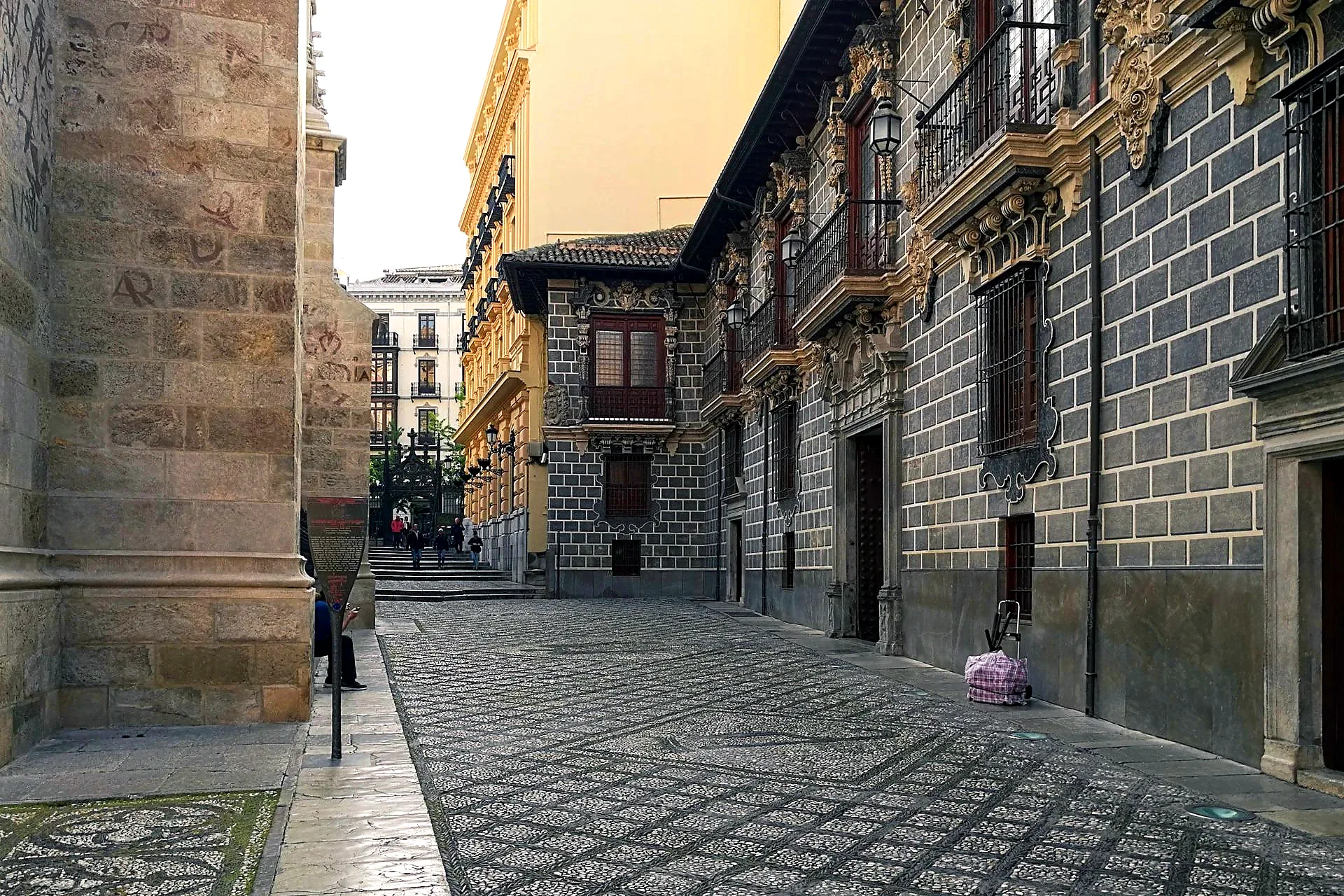 Best tours in Seville — small group walking tour Santa Cruz