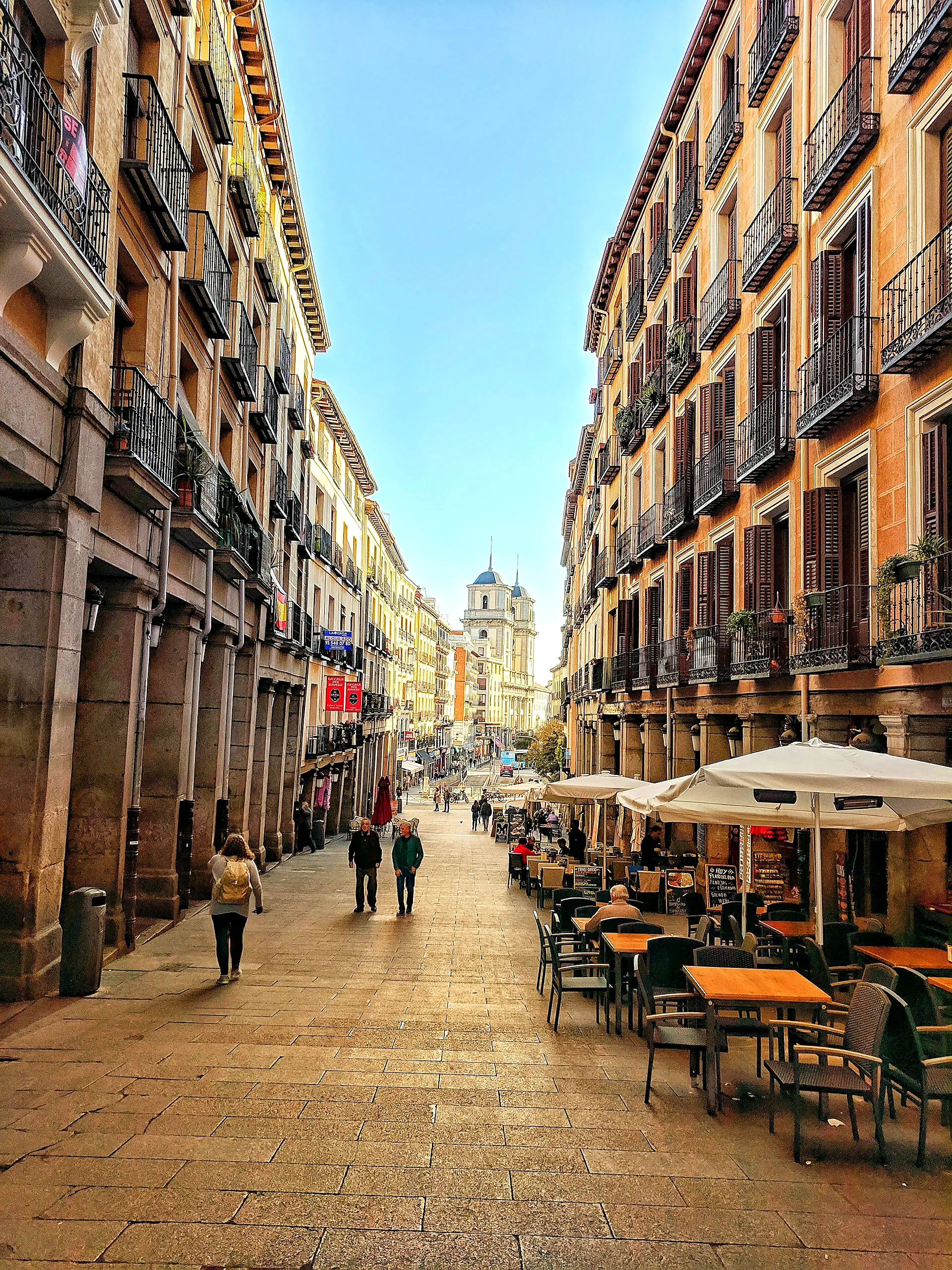 Small group on a paid guided walking tour in Seville - Free Walking Tours in Seville