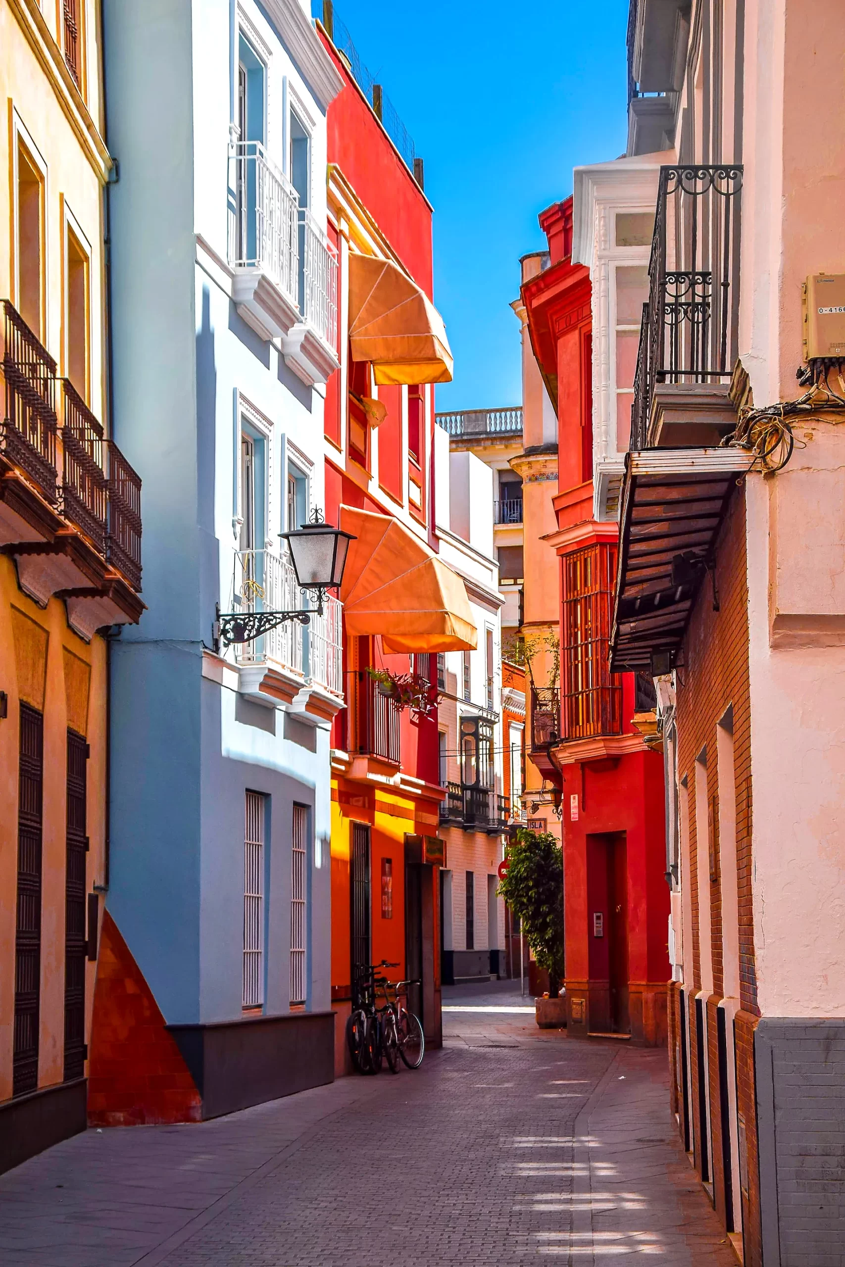 Seville what it offers Santa Cruz streets unique to Seville