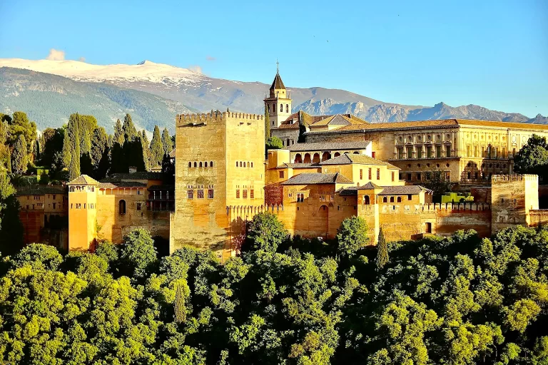 Granada Guided Tour vs Train from Seville: Which Is Better and for Whom?