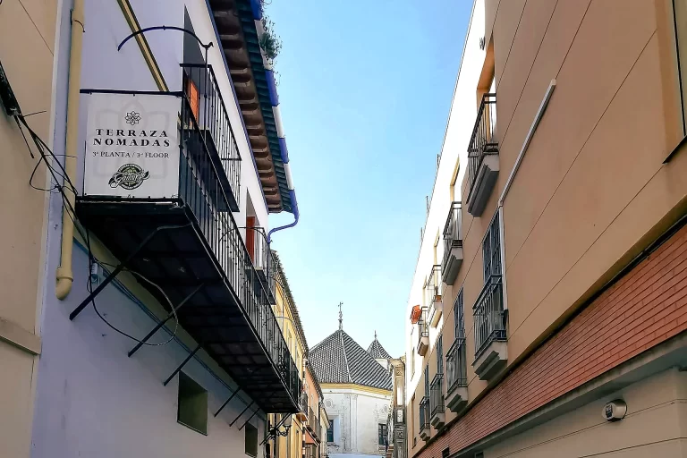 Triana vs Santa Cruz Seville: Which Side Should You Sleep On?
